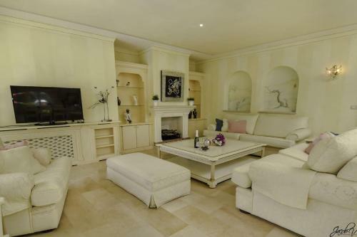 20001 - Exquisite Villa 50m To Beach
