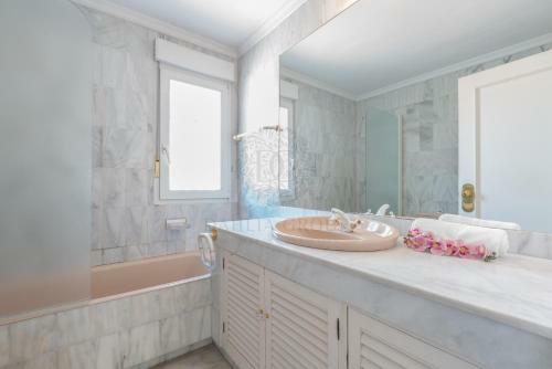 Marbella Center Villa By Dahlia Group