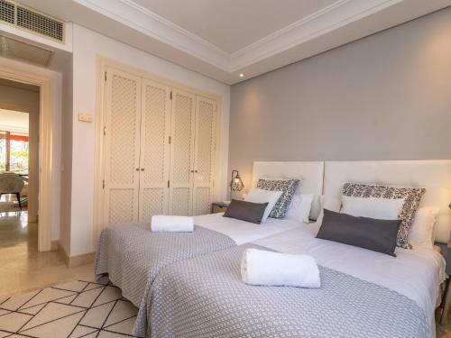La Alzambra Peaceful Hideaway With Sea Views