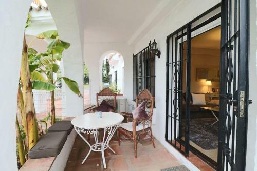 Elegant Apartment In Puerto Banus