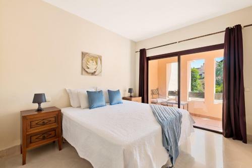 Apartamento de 2 Dormitorios En Bah�a de Alc�ntara