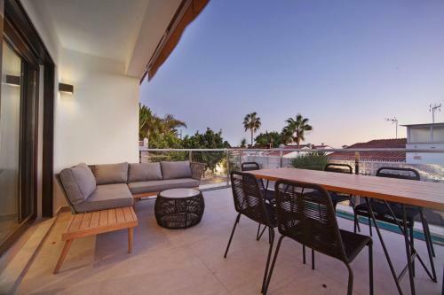 Modern Villa Close To Costabella Beach