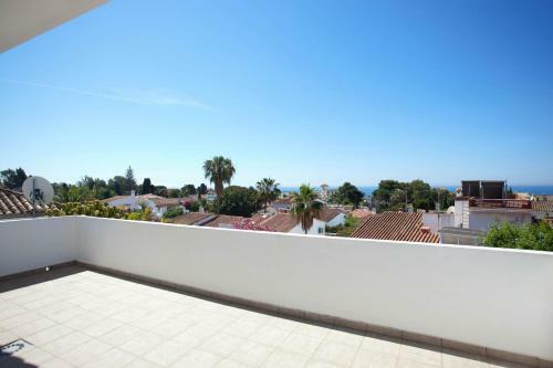 Modern Villa Close To Costabella Beach