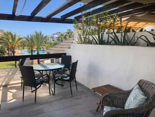 37 - Beach Front Apartment With Pool Views In Las Adeflas
