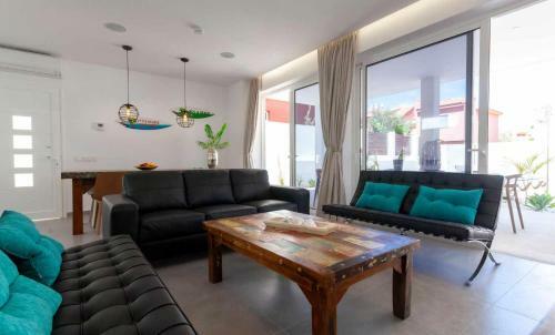 Villa Palm Breeze