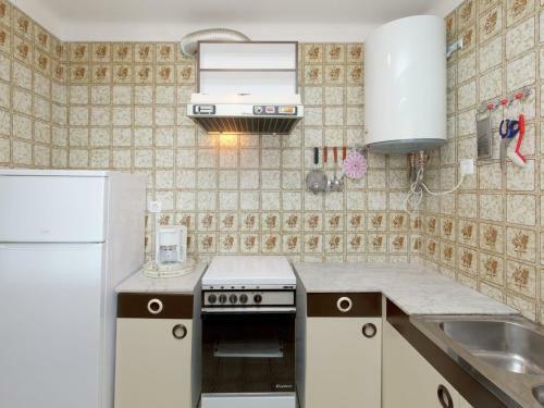 Small Building With 4 Apartments Close To The Beach