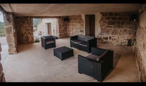 Montmajor Villa Sleeps 14 With Pool And Air Con