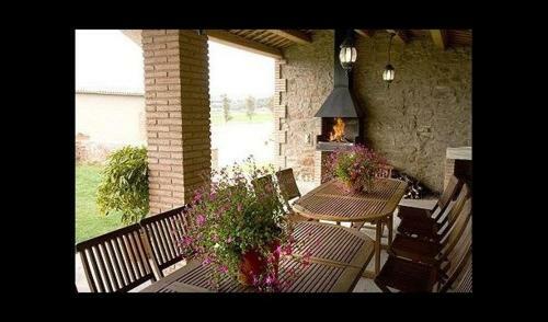 Villa In Montmajor Sleeps 17 With Pool