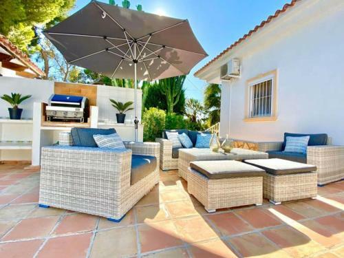 Charming Villa With Private Swimming Pool Located 100 M From The Sea