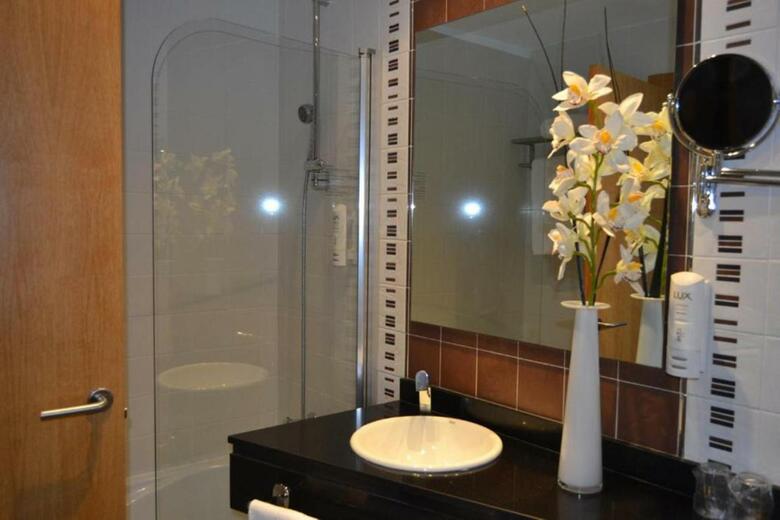 Hostal Spa Suites Ode�n