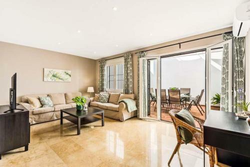 Nerja Villa Sleeps 6 Pool Air Con Wifi