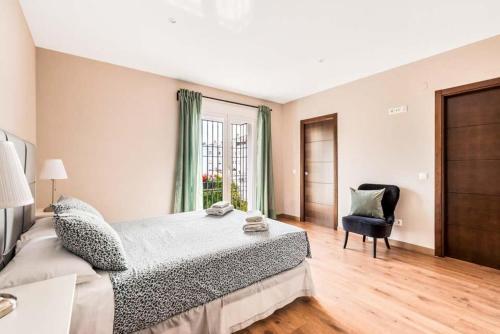 Nerja Villa Sleeps 6 Pool Air Con Wifi