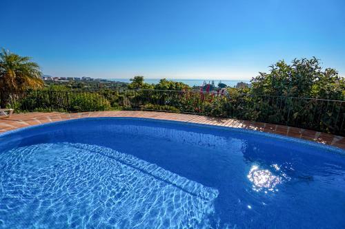 Nerja Villa Sleeps 8 With Pool Air Con And Wifi