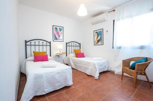 Nerja Villa Sleeps 8 With Pool Air Con And Wifi