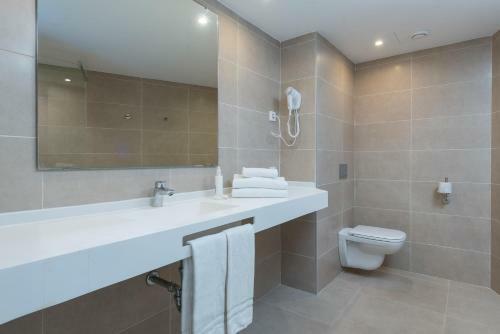 Apartments & Studios With Shared Pool, Near The Beach