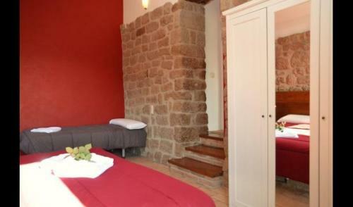 Navas Villa Sleeps 10 With Pool
