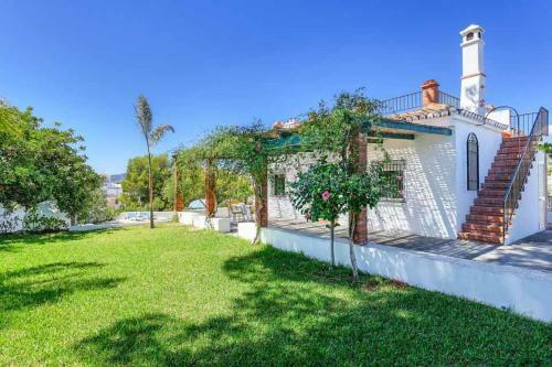 Nerja Villa Sleeps 5 With Pool Air Con And Wifi