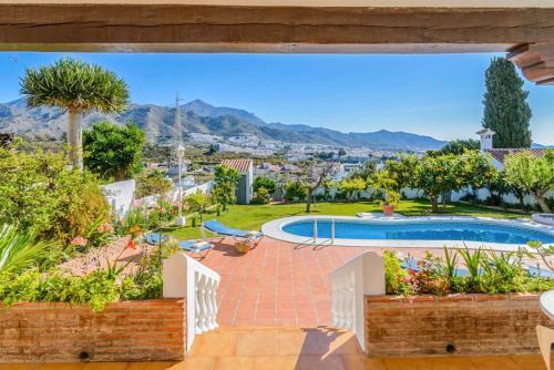Nerja Villa Sleeps 6 With Pool Air Con And Wifi