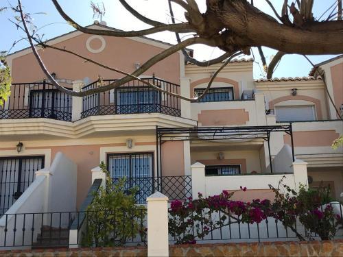 Modern 2 Bedroom Holiday Home