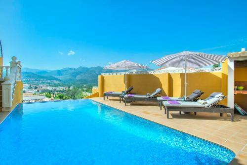 Orba Villa Sleeps 8 Pool Air Con Wifi