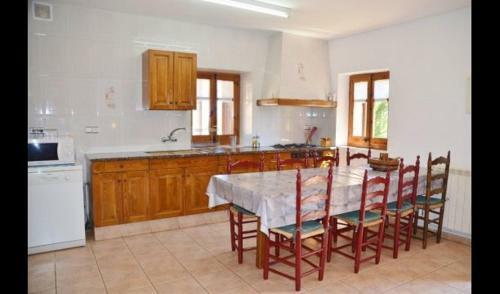 Olost Villa Sleeps 8 With Pool