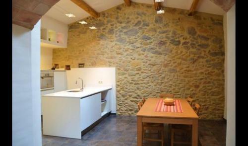 Pals Villa Sleeps 4 With Pool And Air Con