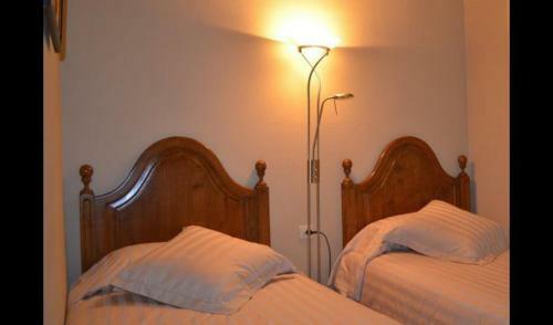 Pals Villa Sleeps 5 With Air Con
