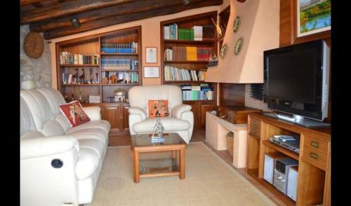 Pals Villa Sleeps 5 With Air Con