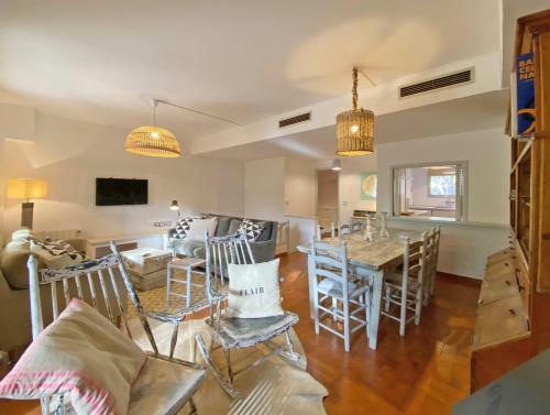 Fridaysflats, Spacious Apartment Pals Beach And Golf