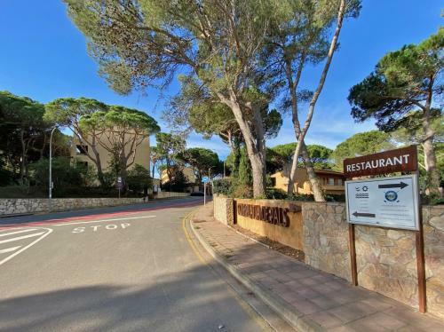Fridaysflats, Spacious Apartment Pals Beach And Golf