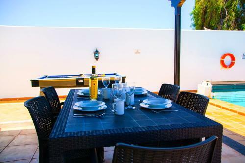 Villa Conil With Heated Pool And Air Conditioning