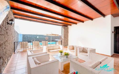 Charming 4-bed Villa In Playa Blanca