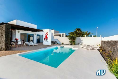 Lovely 3-bed Villa With Studio In Playa Blanca