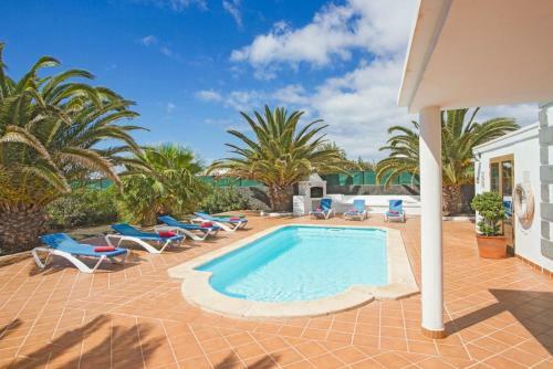 Playa Blanca Villa Sleeps 8 Pool Wifi