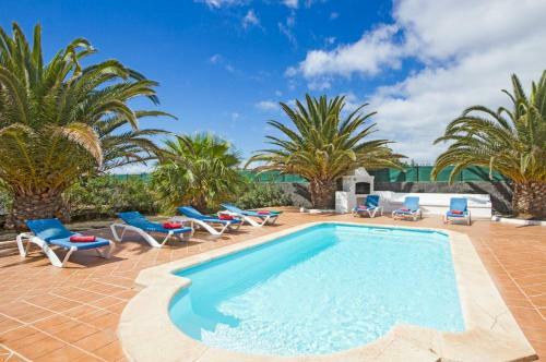 Playa Blanca Villa Sleeps 8 Pool Wifi