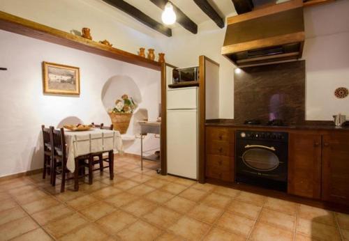 Pollenca Villa Sleeps 7 With Pool Air Con And Wifi