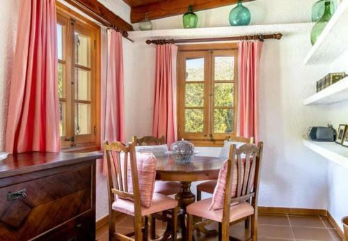 Pollenca Villa Sleeps 5 With Pool Air Con And Wifi