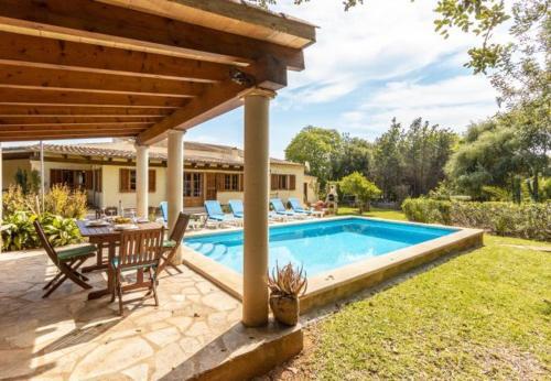 Pollenca Villa Sleeps 5 With Pool Air Con And Wifi