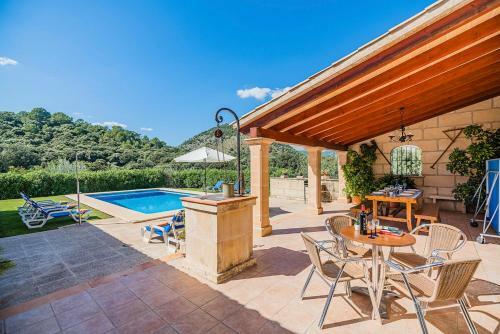 Villa In Pollenca Sleeps 8 Includes Swimming Pool And Air Con 2