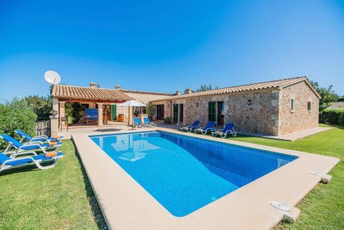 Villa In Pollenca Sleeps 8 Includes Swimming Pool And Air Con 2