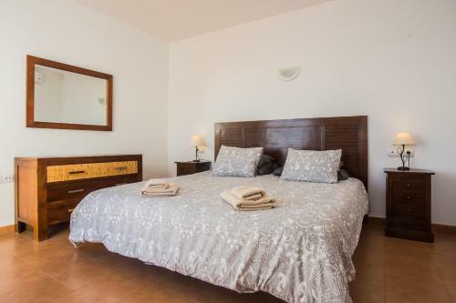 Inviting 3-bed Villa In Playa Blanca