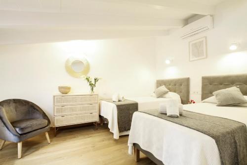 Villa In Pollenca Sleeps 8 Includes Swimming Pool And Air Con
