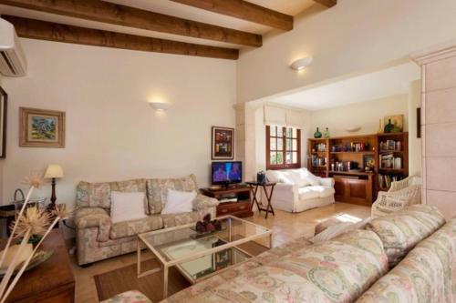Pollenca Villa Sleeps 4 With Pool Air Con And Wifi