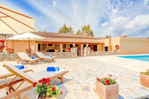 Pollenca Villa Sleeps 6 With Air Con And Wifi