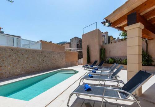 Pollenca Villa Sleeps 8 With Pool Air Con And Wifi