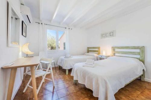 Pollenca Villa Sleeps 9 With Pool Air Con And Wifi