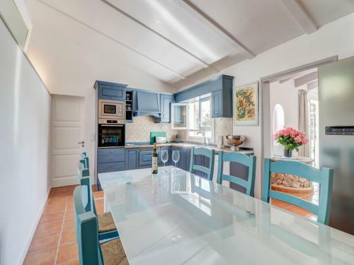 Villa In Pollenca Sleeps 10 With Pool And Air Con