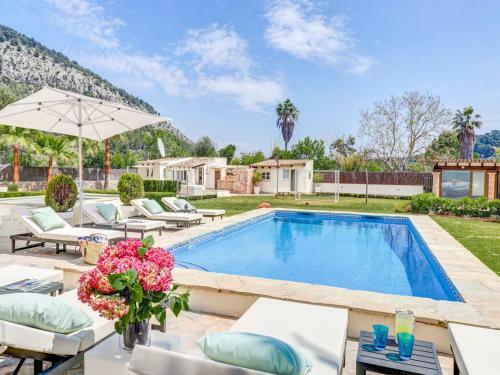 Villa In Pollenca Sleeps 10 With Pool And Air Con