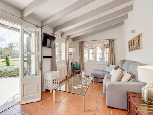 Villa In Pollenca Sleeps 10 With Pool And Air Con