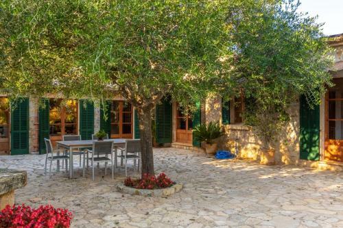 Pollenca Villa Sleeps 6 With Pool Air Con And Wifi